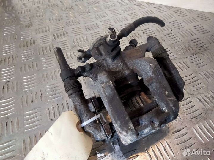 Суппорт задний правый Опель Астра J