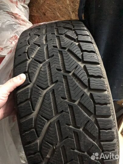 Kormoran Snow 235/45 R18 98V
