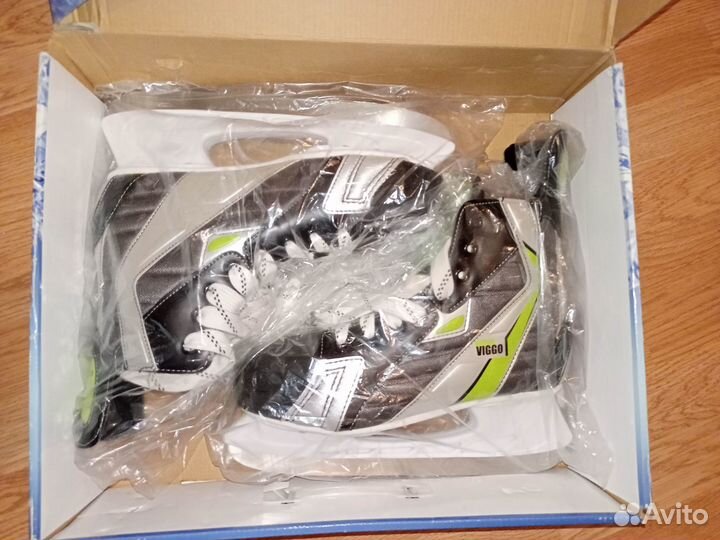 Коньки хоккейные