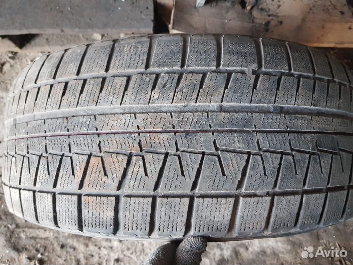 Bridgestone Blizzak Revo GZ 255/45 R18 99S