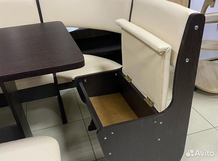 Мягкий кухонный уголок с обеденным столом Новый