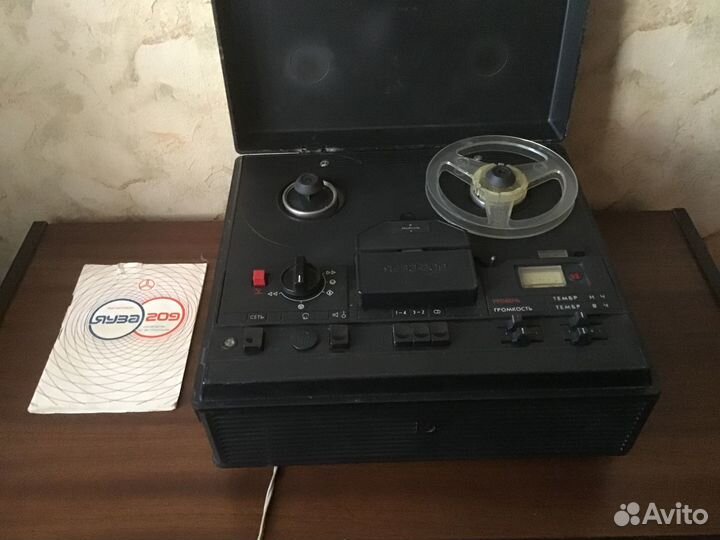 Катушечный магнитофон Яуза 209 с микрофоном