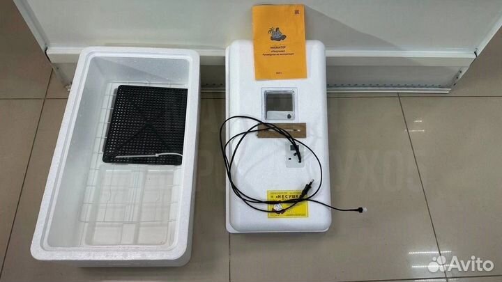 Инкубатор Несушка на 104 яйца