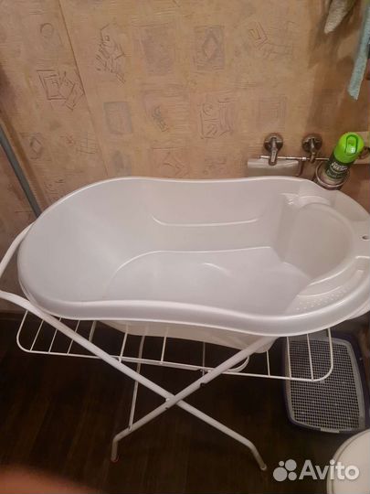 Ванночка для купания с подставкой