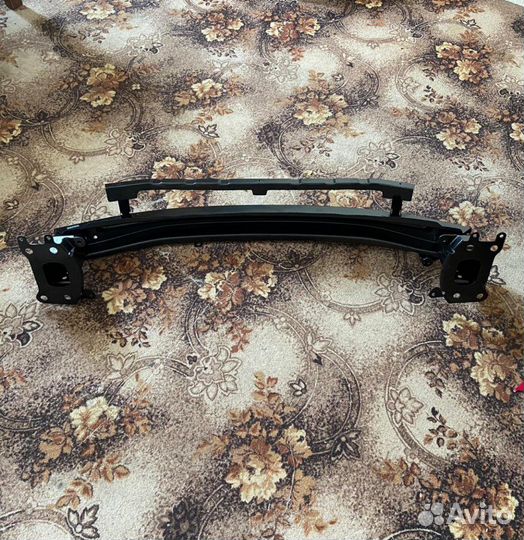 Усилитель бампера на Skoda Octavia 2007 год