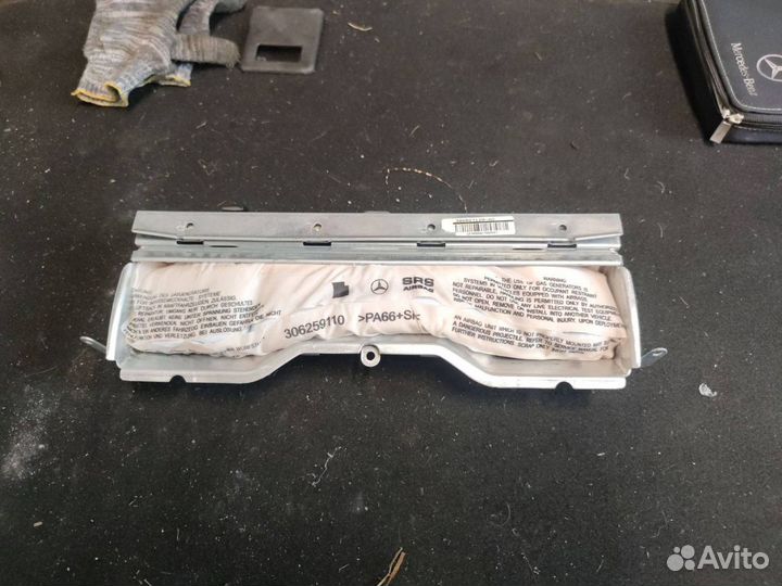 Подушка безопасности коленная водителя A2048602002