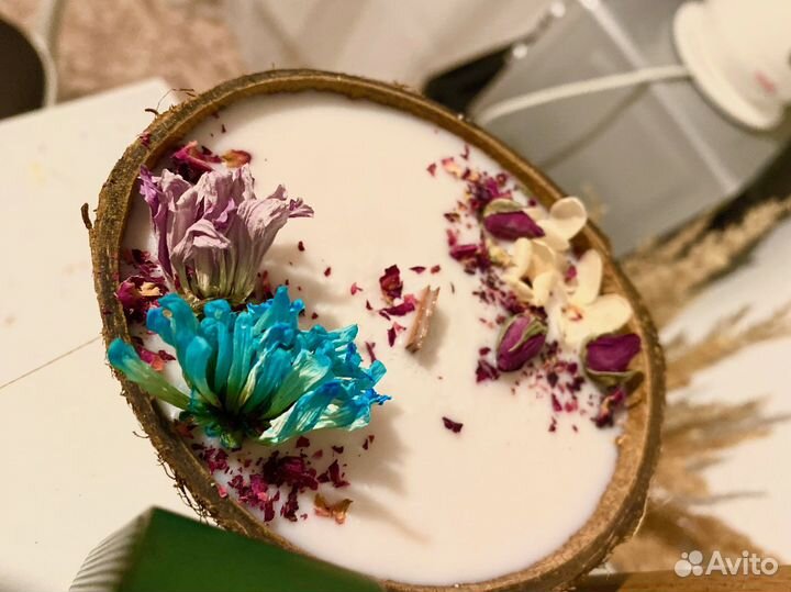 Свеча В половинке кокоса С шиммером