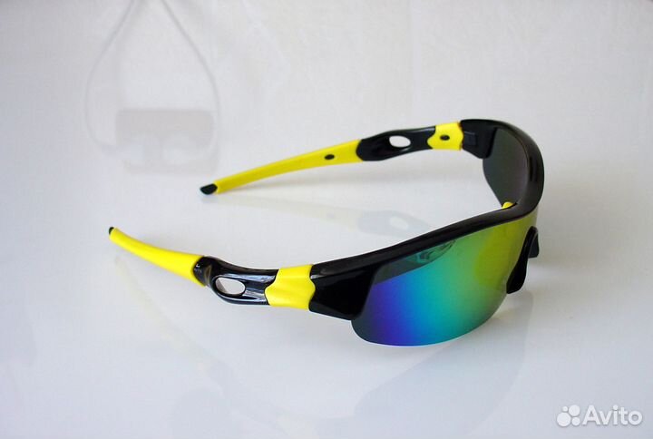 Продаю новые солнцезащитные очки Carshiro