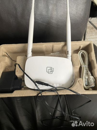 Роутер и комплект интерактивного телевидения