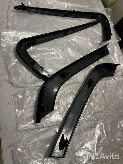 Молдинги бампера Веста седан черный глянец