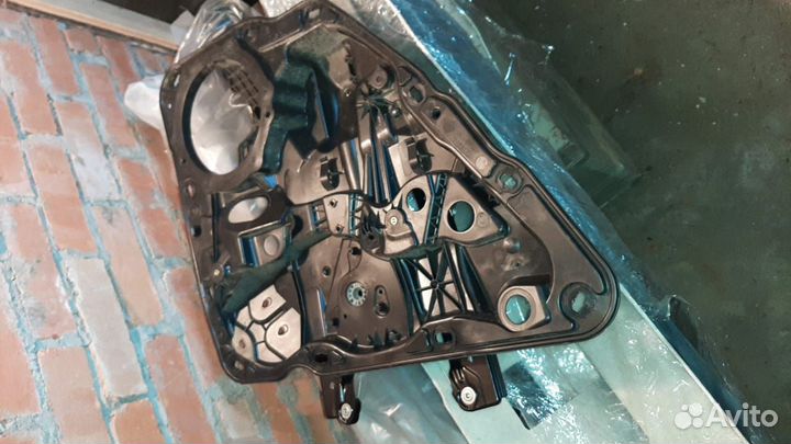 Стеклоподъёмник задний левый Porsche Cayenne 958