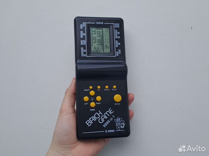 Игровая консоль