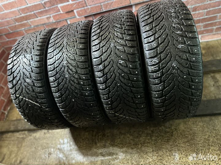 Nokian Tyres Hakkapeliitta 9 215/60 R16 99T