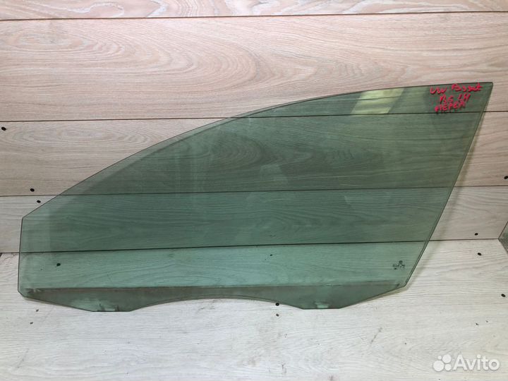 Стекло переднее левое боковое VW Passat B6