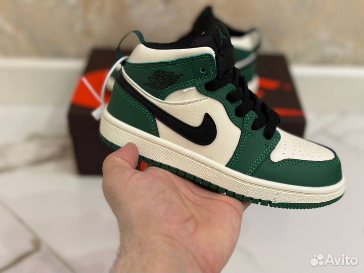 Кроссовки Nike Air Jordan 1 зеленые