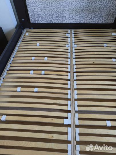 Кровать двухспальная без матраса