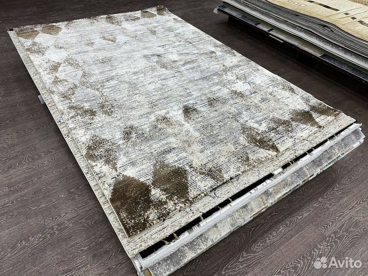 Ковер новый 2 х 2.9 Турция