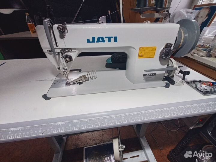 Промышленная швейная машина с шагающей лапкой