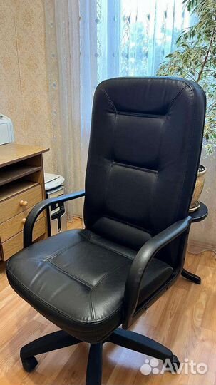Компьютерное кресло кожаное