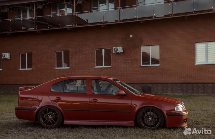 Накладки на пороги Шкода Октавия тур