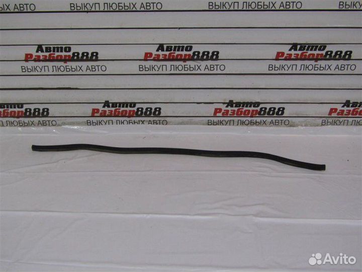 Резинка жабо Renault Logan 1 2011