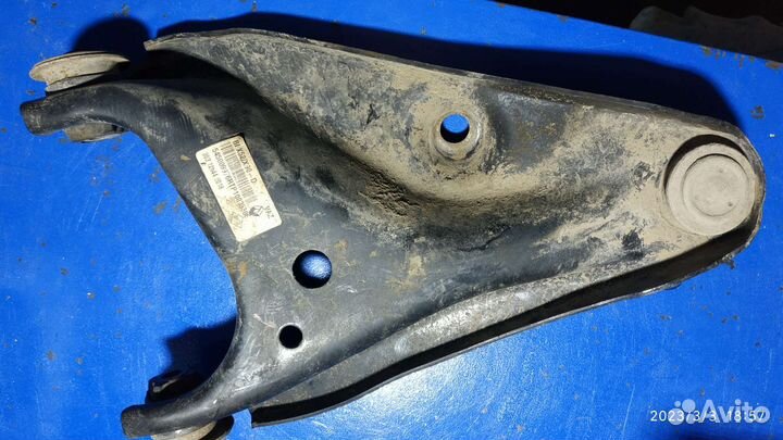 Рычаг подвески правый Ларгус