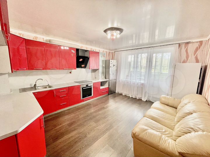 2-к. квартира, 81,2 м², 1/9 эт.