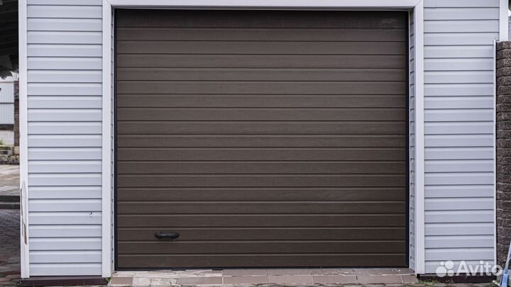 Секционные ворота Алютех