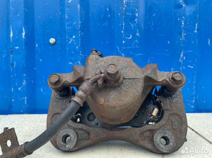 Суппорт передний левый Hyundai Sonata EF 2.0 G4JP