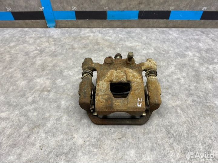 Суппорт задний правый Nissan Qashqai J10 2.0