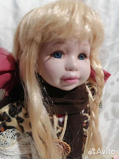 Кукла фарфоровая коллекционная