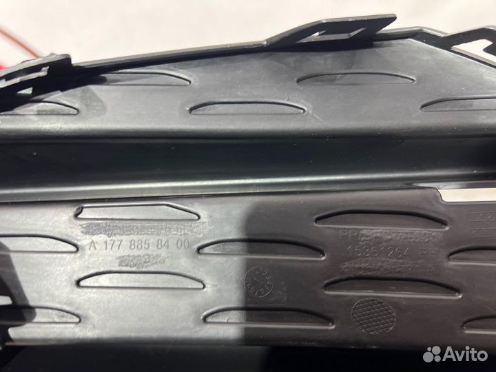 Решетка бампера передняя правая Mercedes-Benz