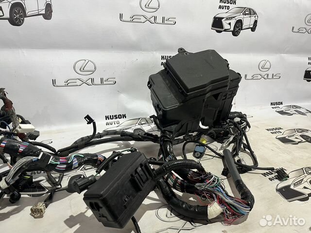 Блок предохранителей под капотом lexus rx 4