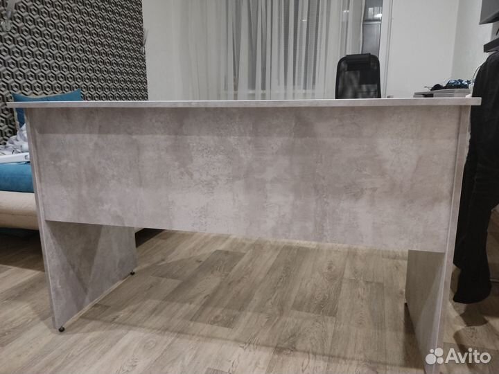 Письменный стол