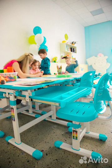 Комплект растущей детской мебели (парта + стул)