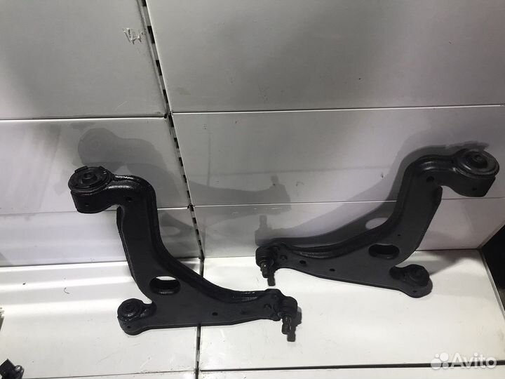 Рычан передний Opel Astra H