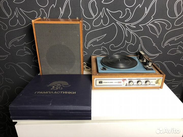 Электрофон россия 323 + набор пластинок