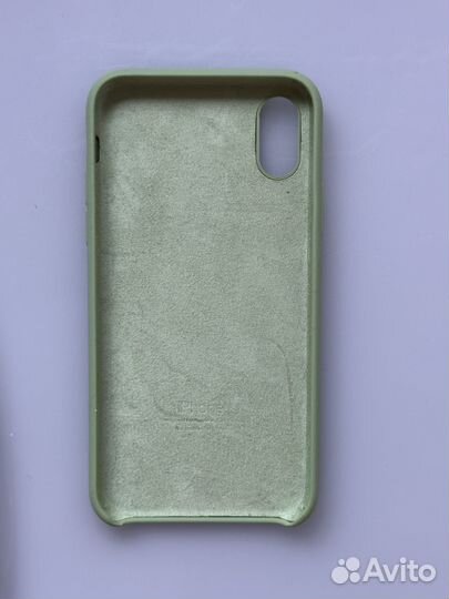 Зеленый чехол на iPhone XS