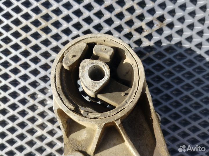 Подушка крепление двигателя Opel Astra H