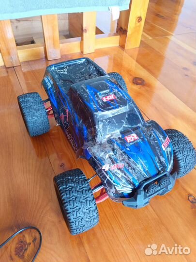 Машина на радиоуправлении 1/10