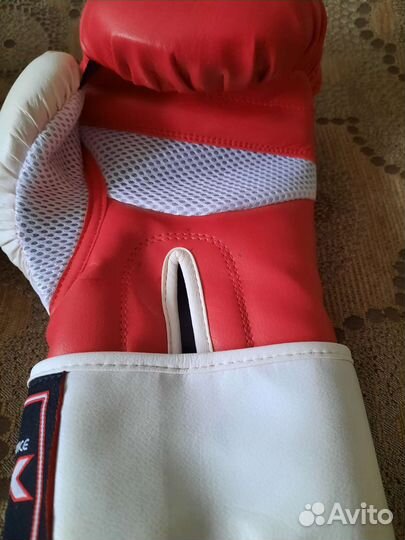 Боксерские перчатки