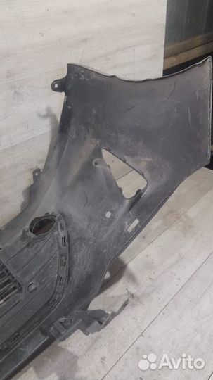 Бампер передний под парктроники и омыватели Toyota