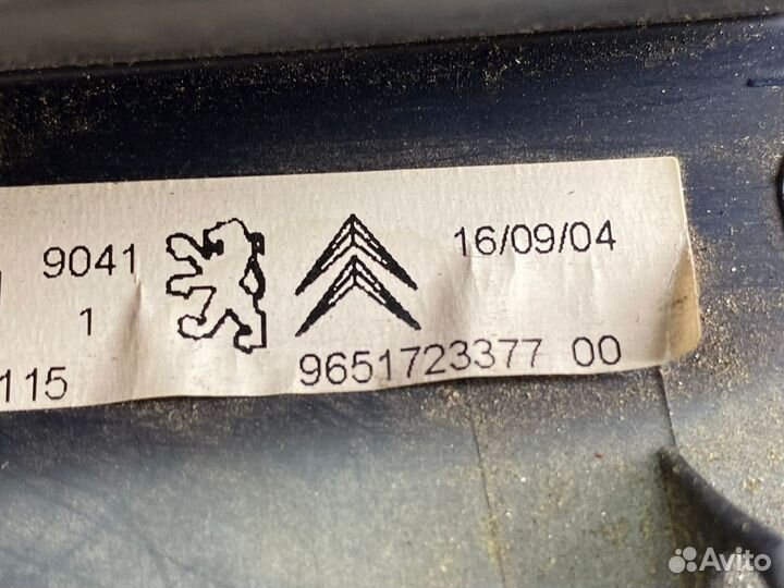 Бардачок торпедо Peugeot 1007