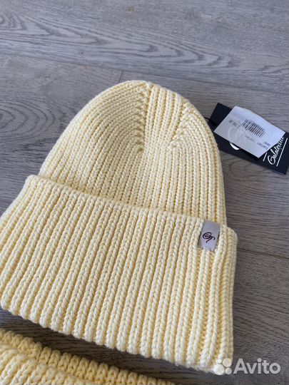Комплект шапка и снуд новый