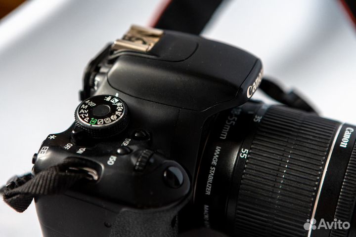 Зеркальный фотоаппарат Canon 600d