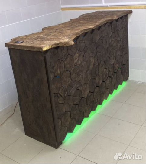 Барная стойка из слеба с подсветкой