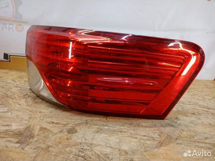 Фонарь задний правый Toyota Avensis T27