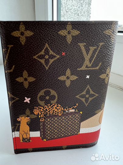 Обложка для документов LV