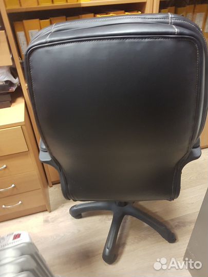 Сейф, кресла офисные, тумбы, журнальный столик