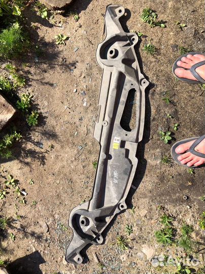 Верхняя накладка телевизора Jaguar XF